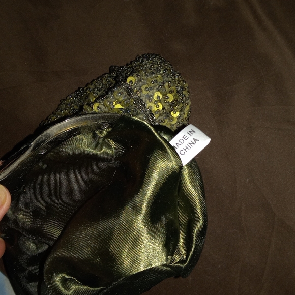 Beautiful vintage style handbag. GLITTERS SO PRETTY IN LIGHT - Picture 4 of 5